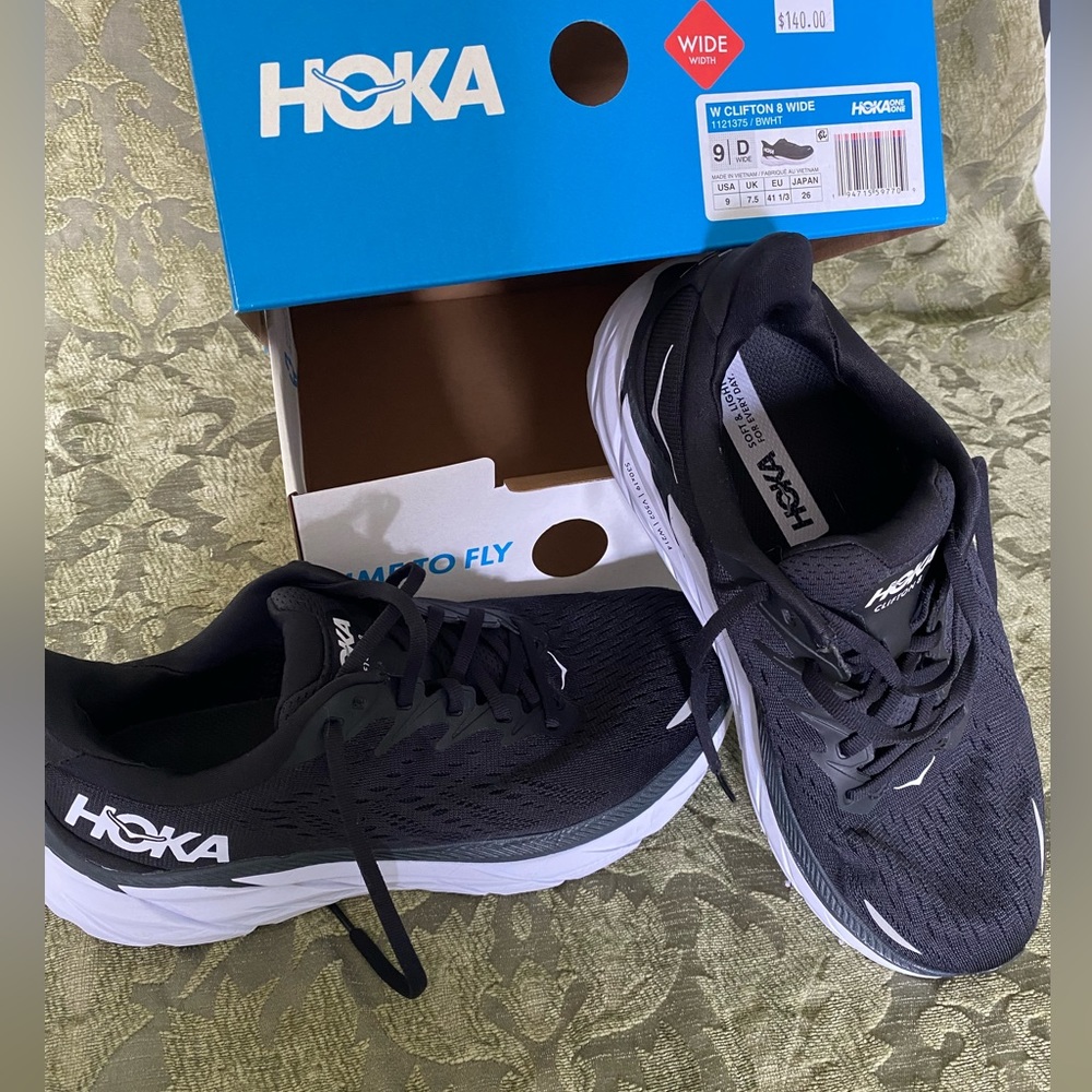 HOKA Clifton 8 running shoes, size 9 wide